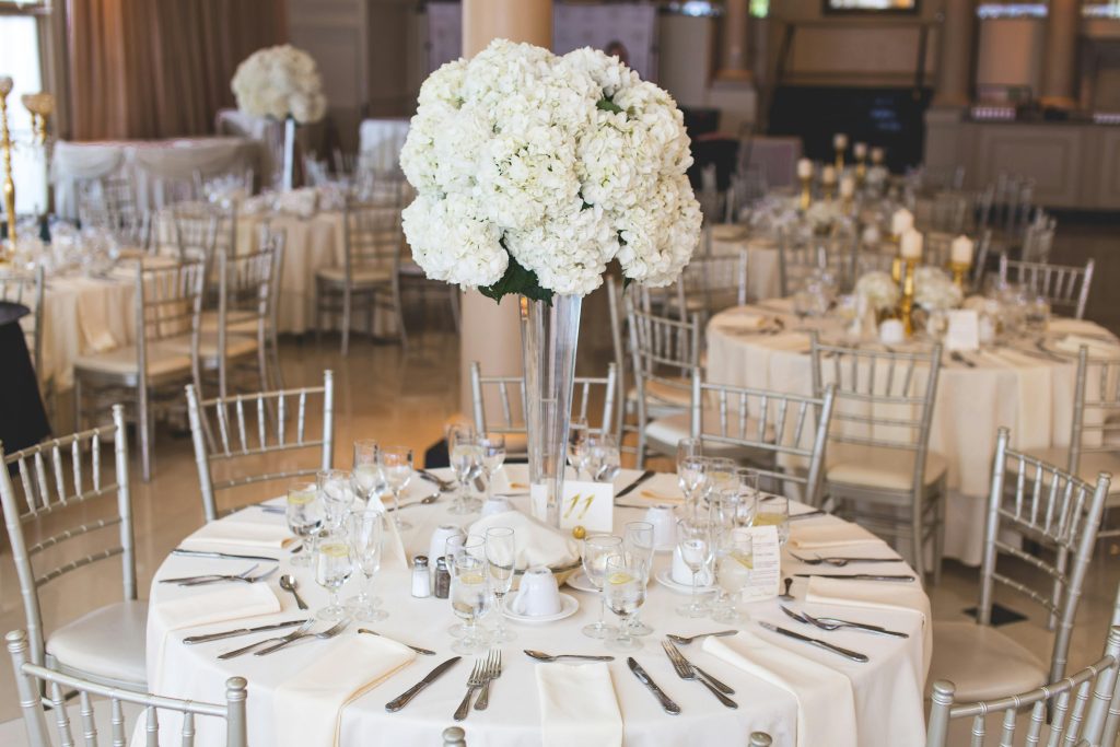 Round banquet table with silver tiffany chairs